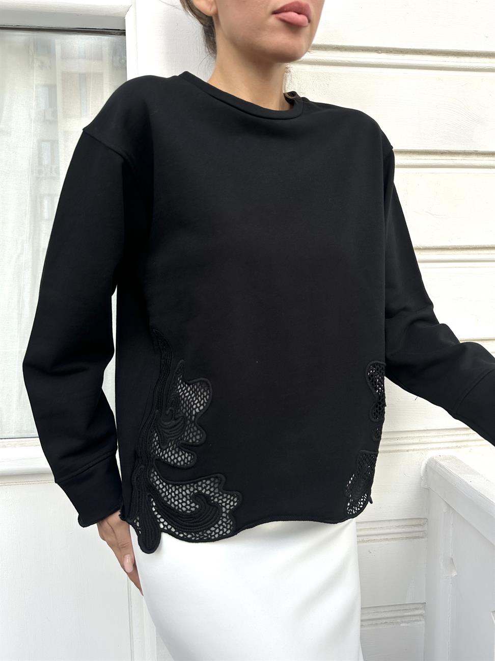 Siyah Dantel Tasarımlı Sweatshirt