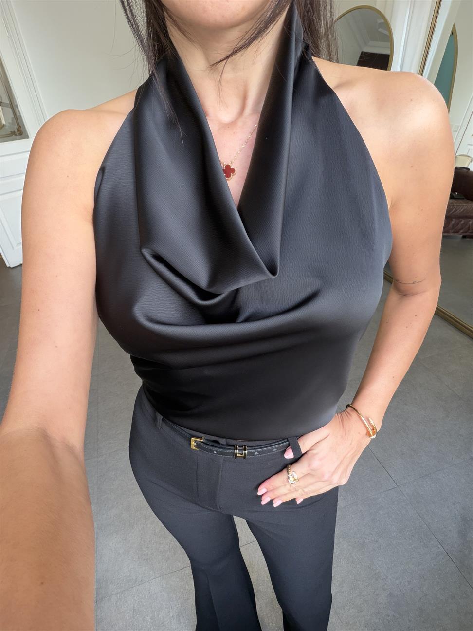 Siyah Degaje Yaka Saten Bluz