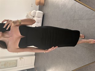 Siyah Dekolteli Kalem Elbise