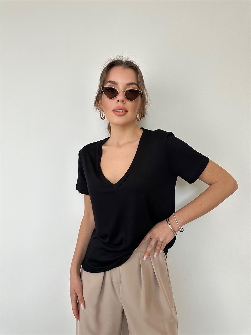 Siyah Derin V Yaka Tişört