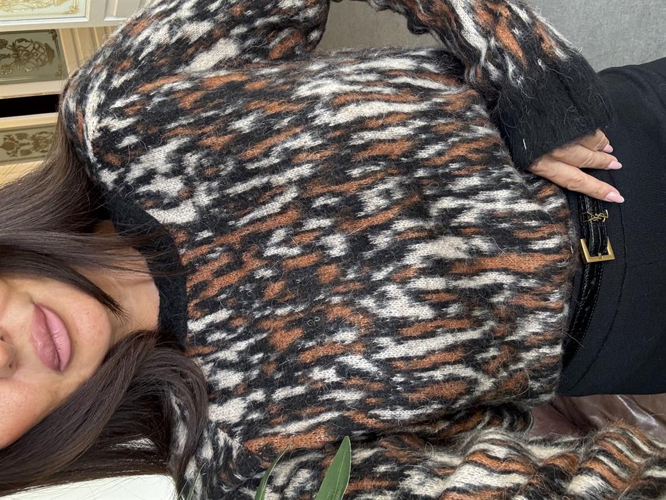 Siyah Desenli Şardonlu Yumuşak Dokulu Kazak