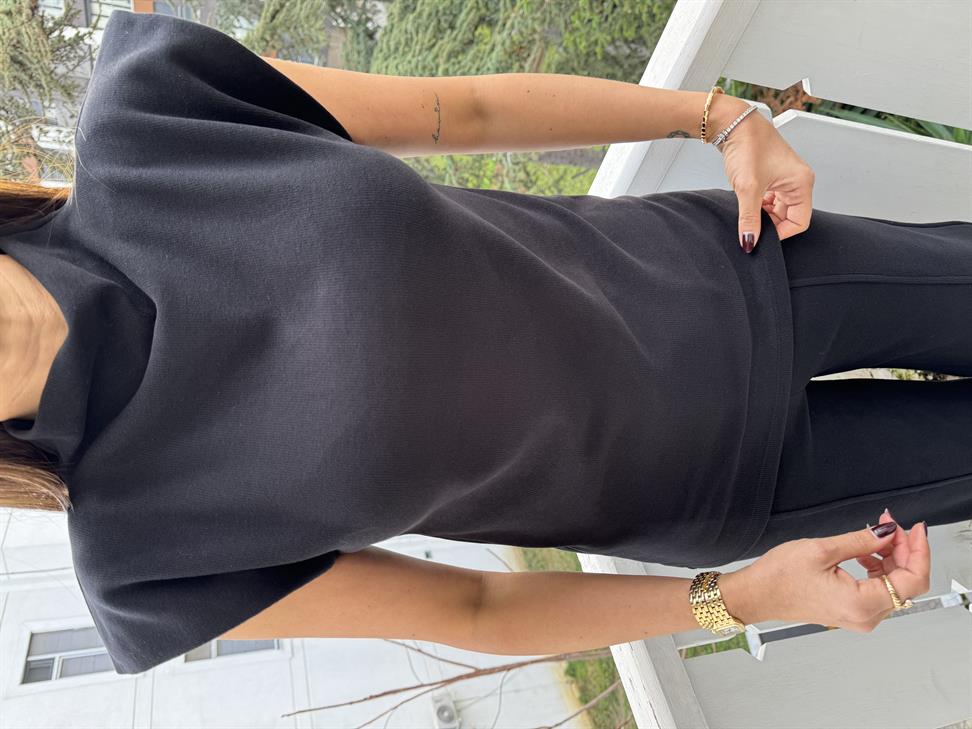 Siyah Dik Yaka Kolsuz Triko ve Pantolon Takım