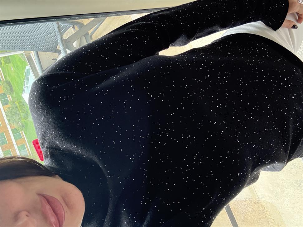 Siyah Dik Yaka Pullu İnce Triko Kazak