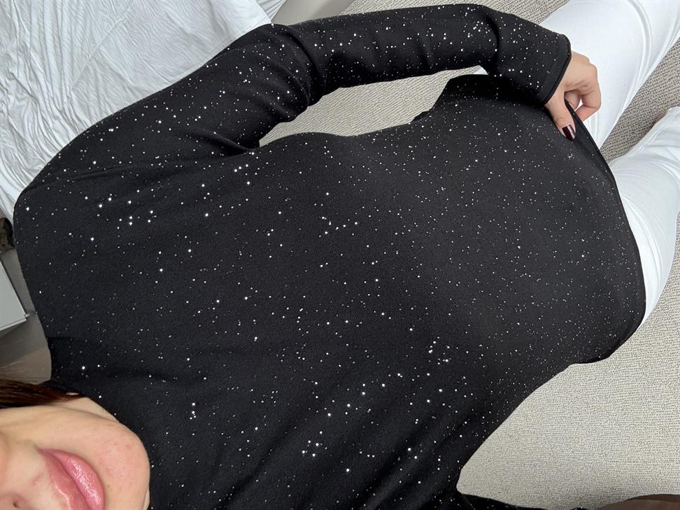 Siyah Dik Yaka Pullu İnce Triko Kazak