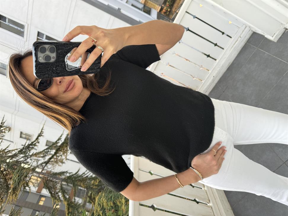 Siyah Dik Yaka Triko Kazak