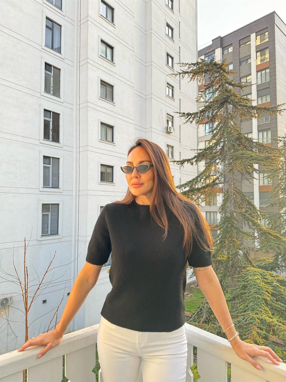 Siyah Dik Yaka Triko Kazak