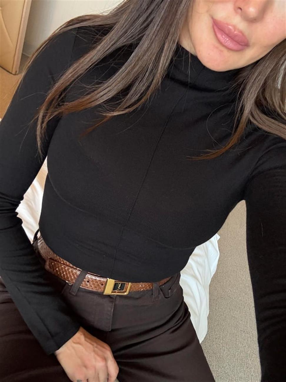 Siyah Dik Yaka Uzun Kollu Top