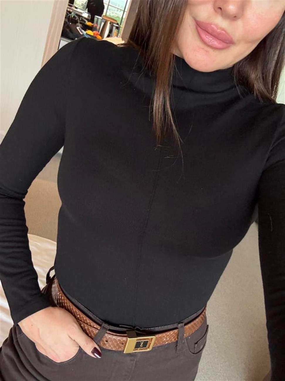 Siyah Dik Yaka Uzun Kollu Top