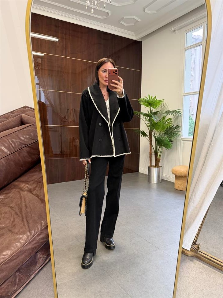 Siyah Dikiş Detaylı Ceket