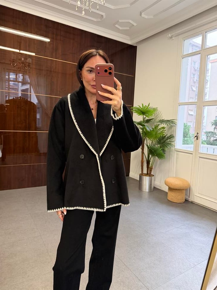 Siyah Dikiş Detaylı Ceket