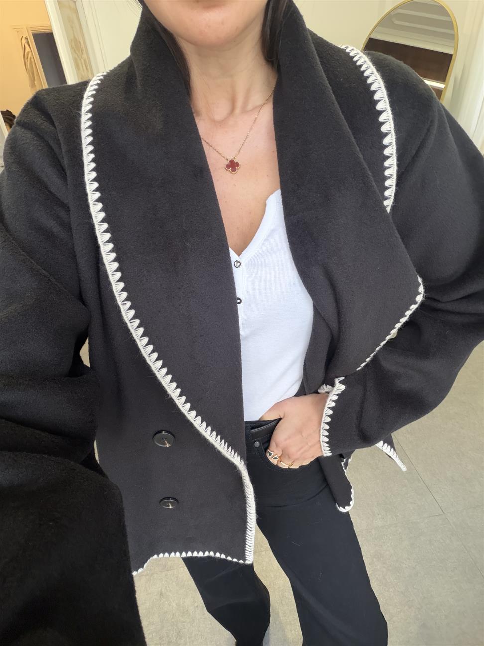 Siyah Dikiş Detaylı Ceket