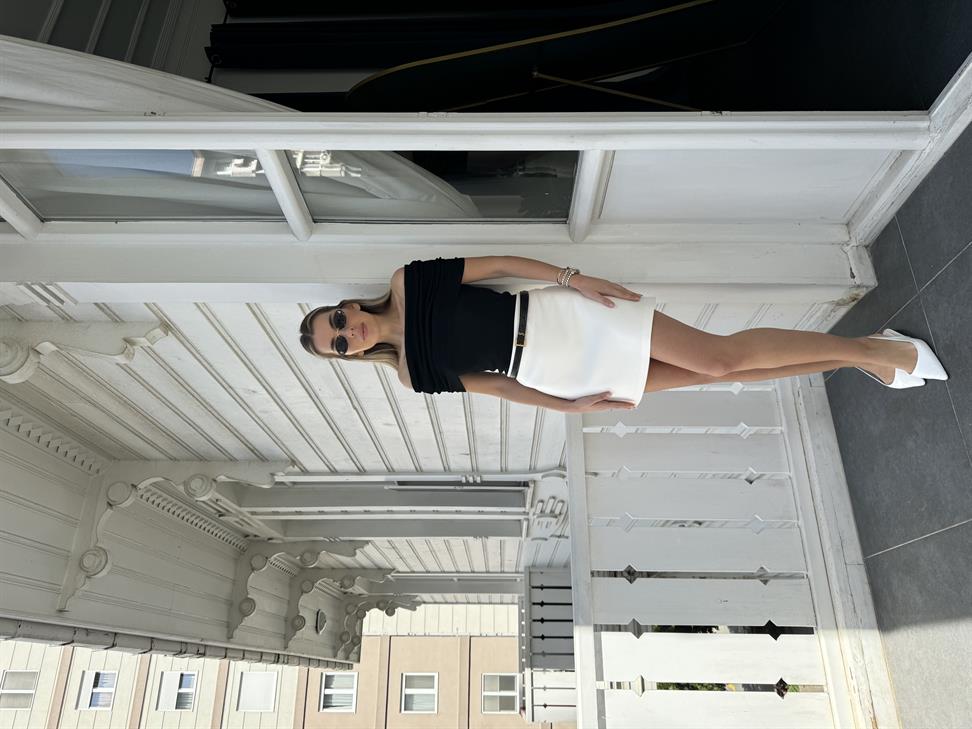 Siyah Dökümlü Madonna Bluz