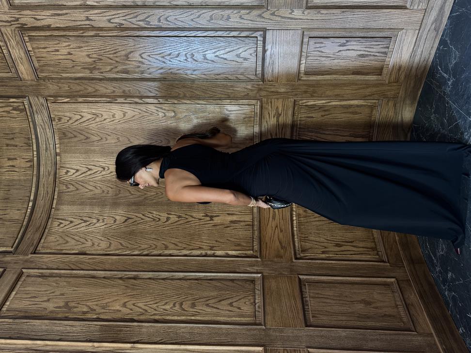 Siyah Drape Detay Düğmeli Uzun Elbise