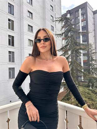 Siyah Drapeli Madonna Yaka Kadın Elbise