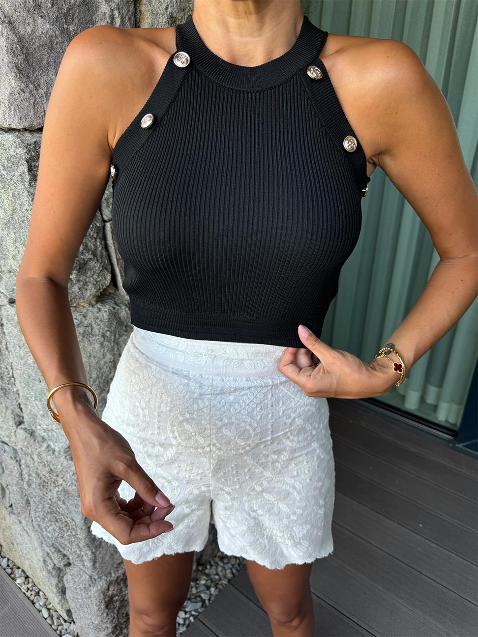 Siyah Düğmeli Crop