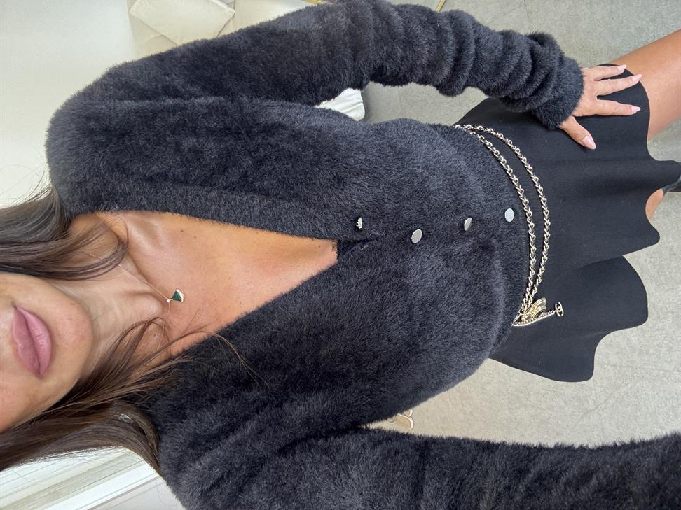 Siyah Düğmeli Sakallı Hırka