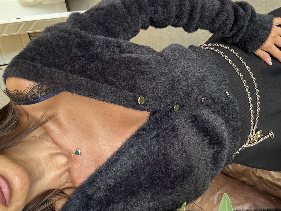 Siyah Düğmeli Sakallı Hırka