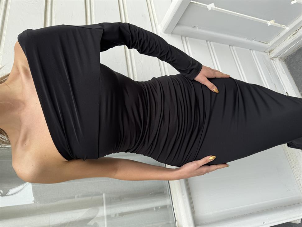 Siyah Düşük Omuz Maxi Boy Elbise