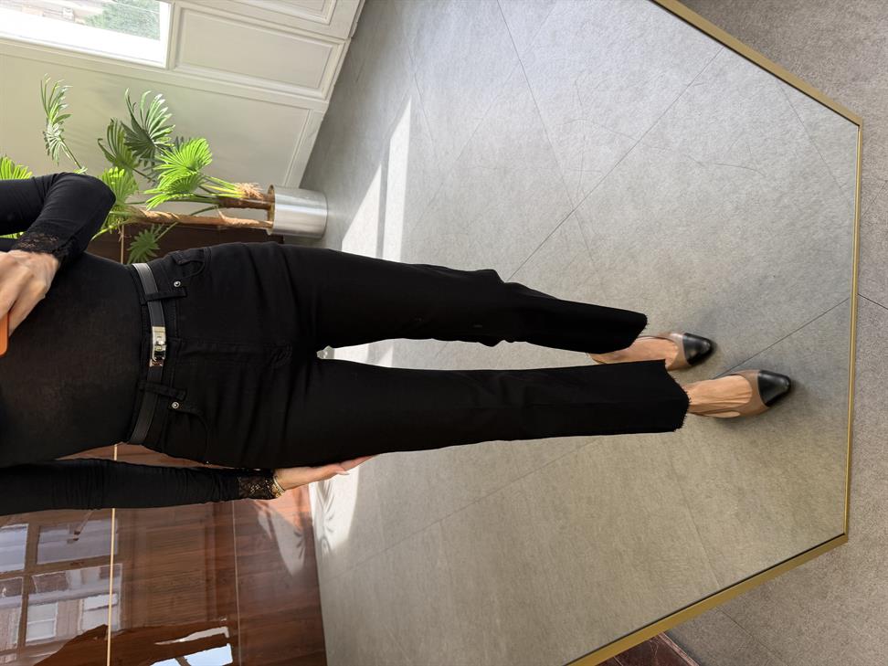 Siyah Düz Paça Straight Jean