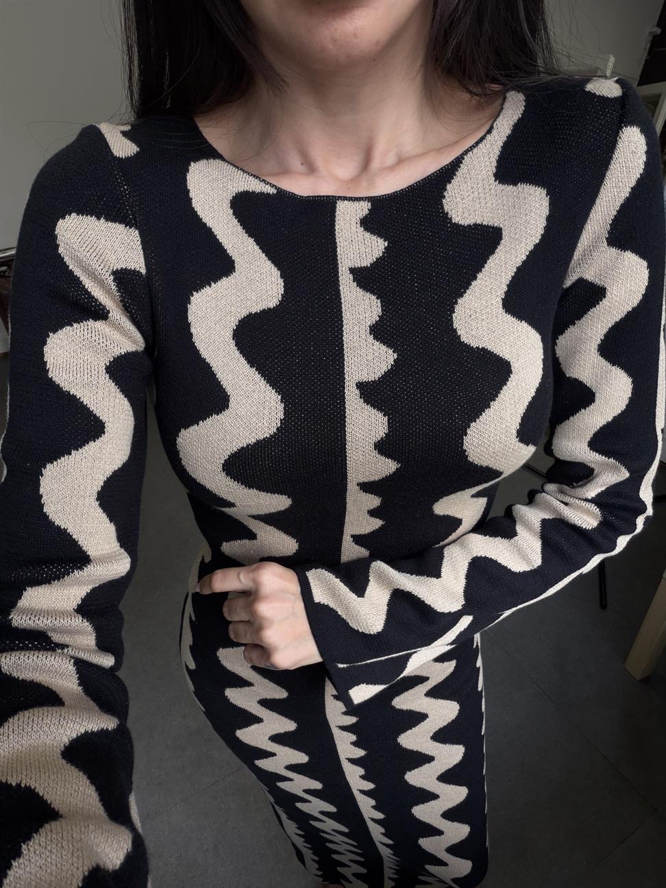 Siyah-Ekru Zigzag Triko Elbise