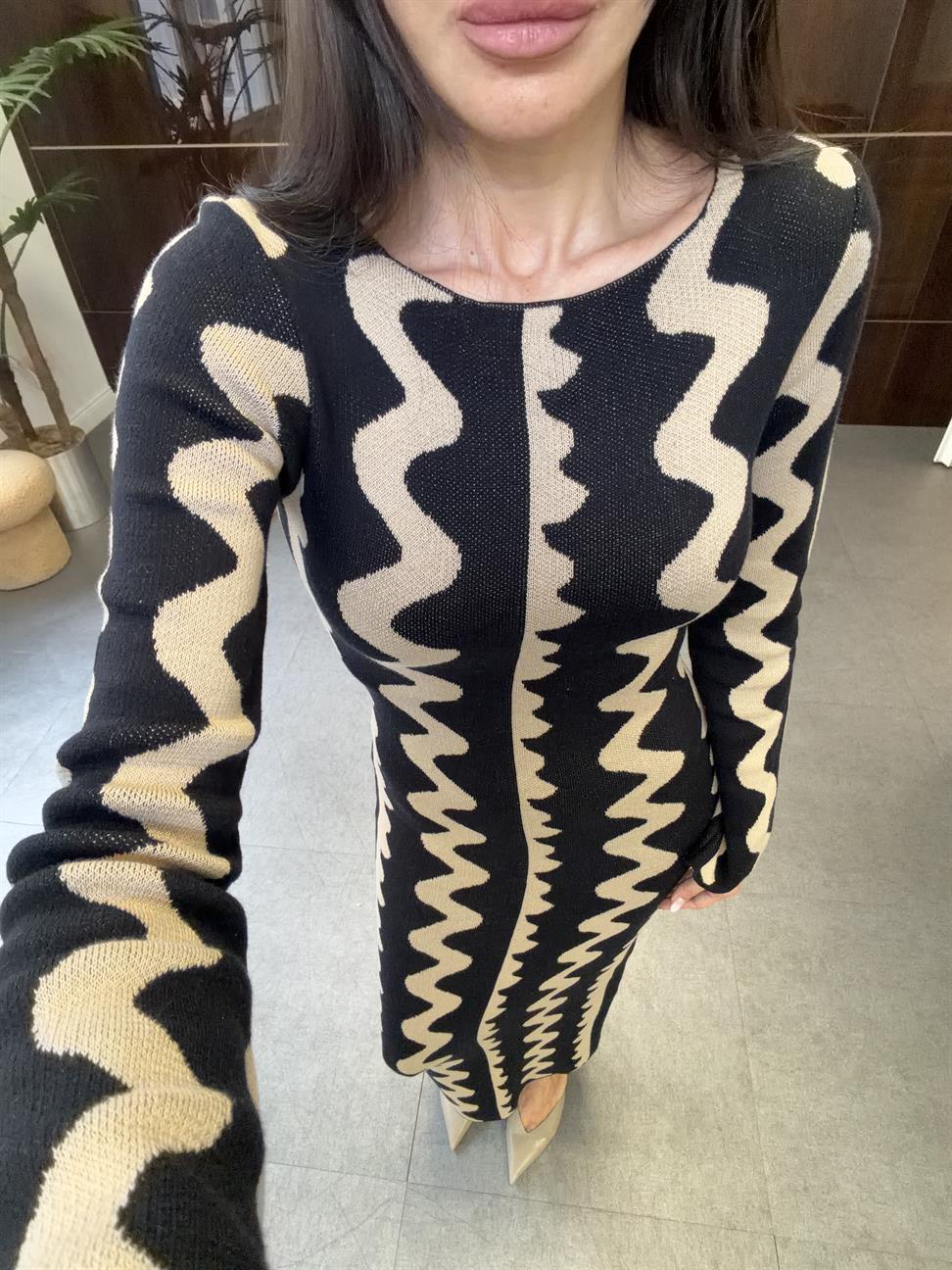 Siyah-Ekru Zigzag Triko Elbise