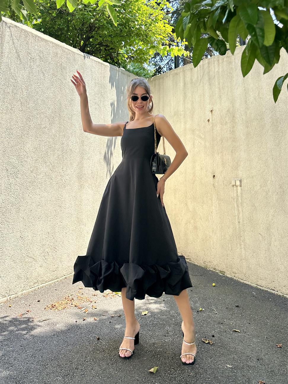 Siyah Etek Ucu Volanlı Elbise