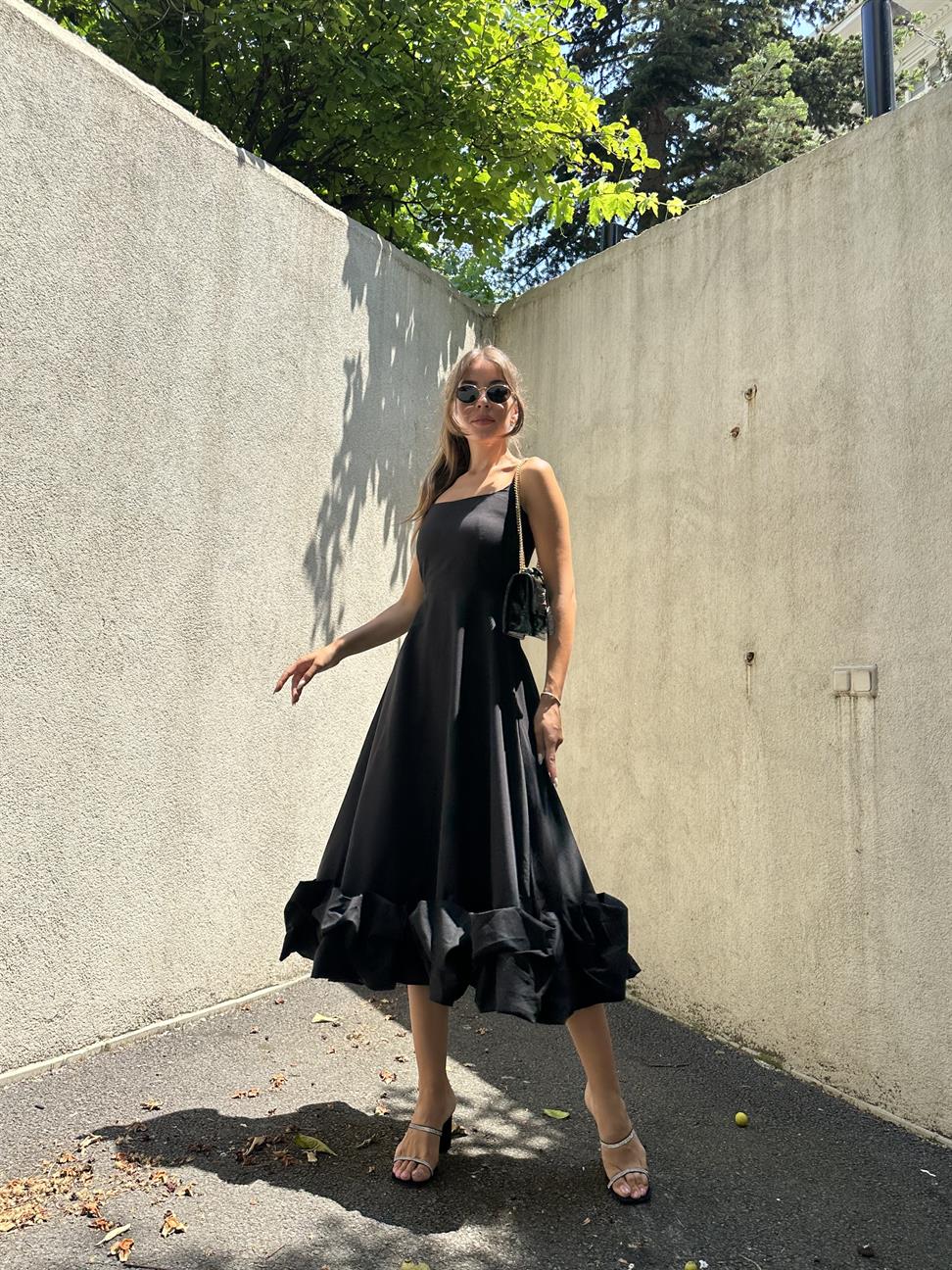 Siyah Etek Ucu Volanlı Elbise