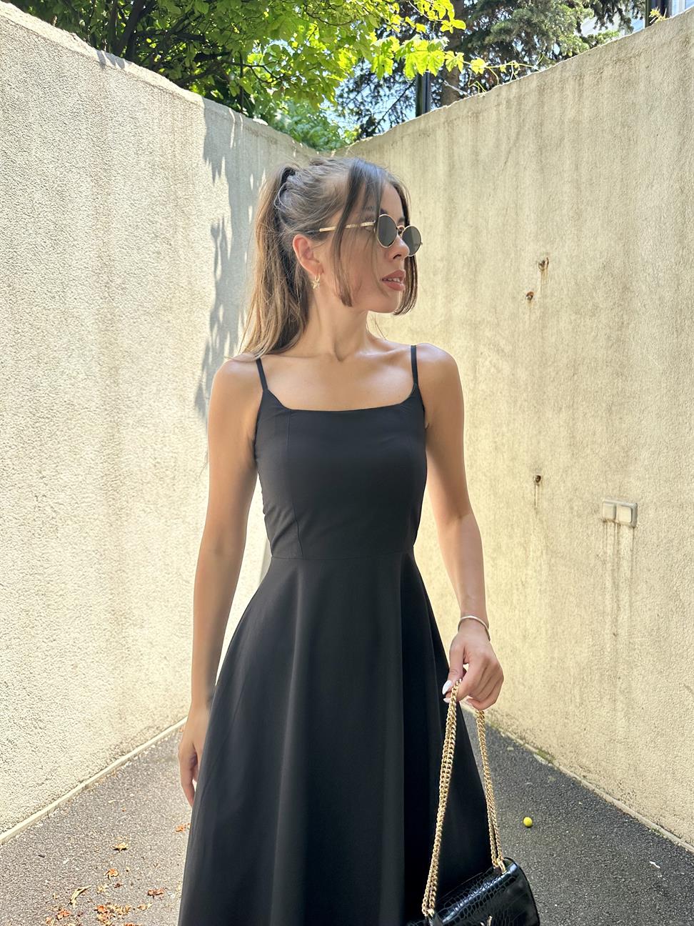 Siyah Etek Ucu Volanlı Elbise