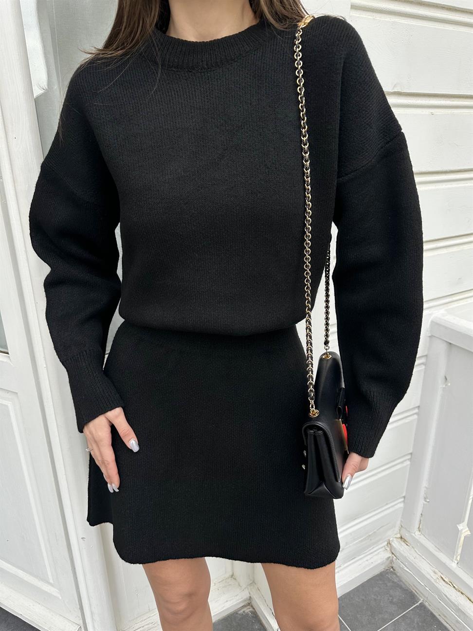 Siyah Etekli Triko Takım