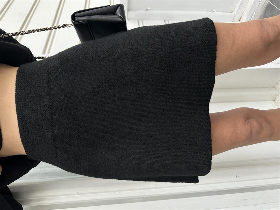 Siyah Etekli Triko Takım