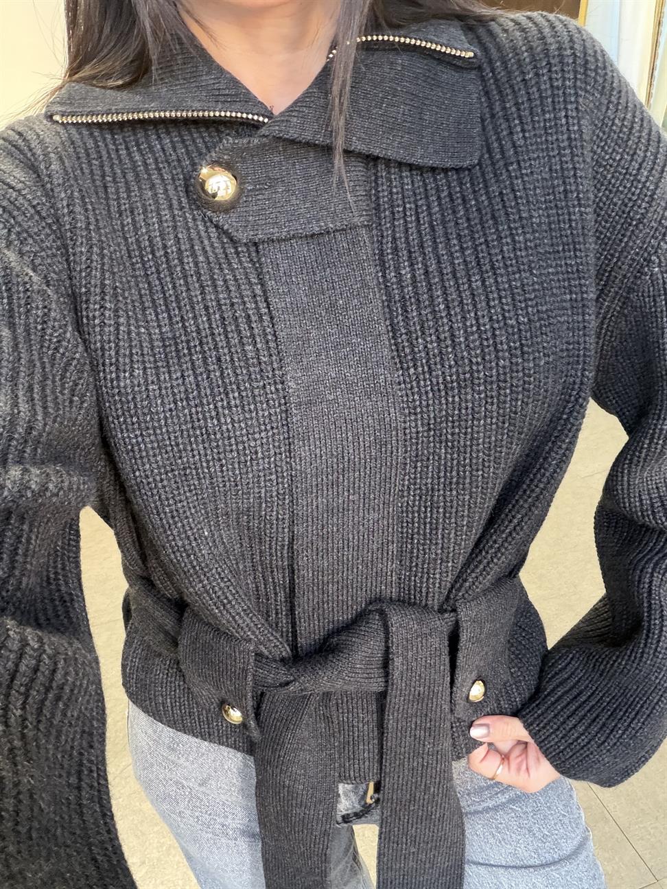 Siyah Fermuarlı Kemerli Düğmeli Yünlü Triko Hırka