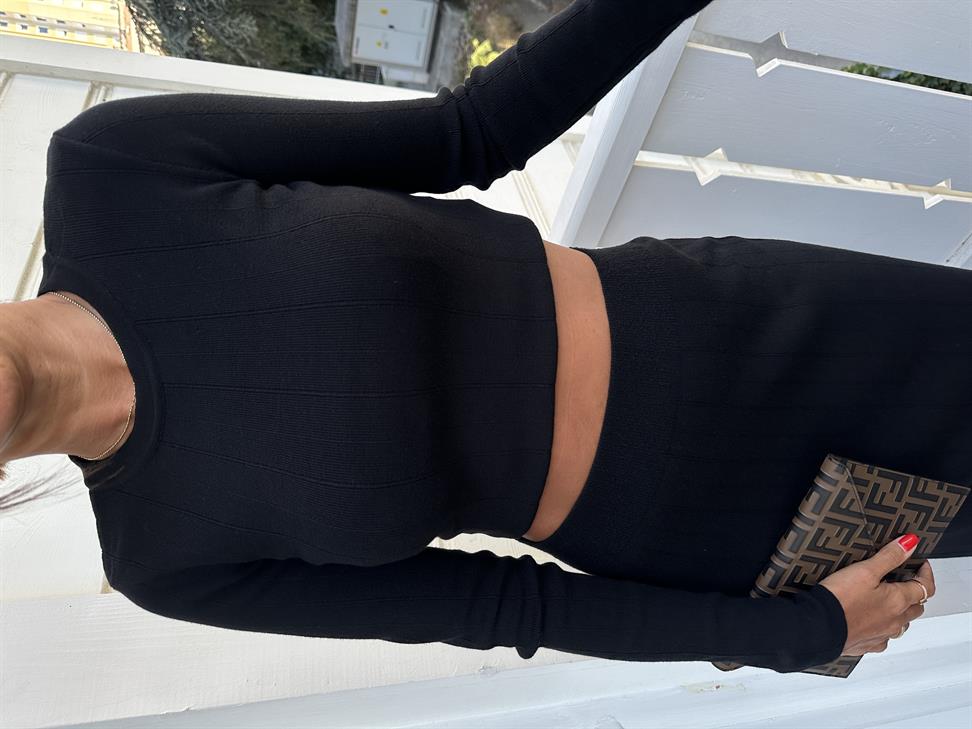 Siyah Fitil Detaylı Takım