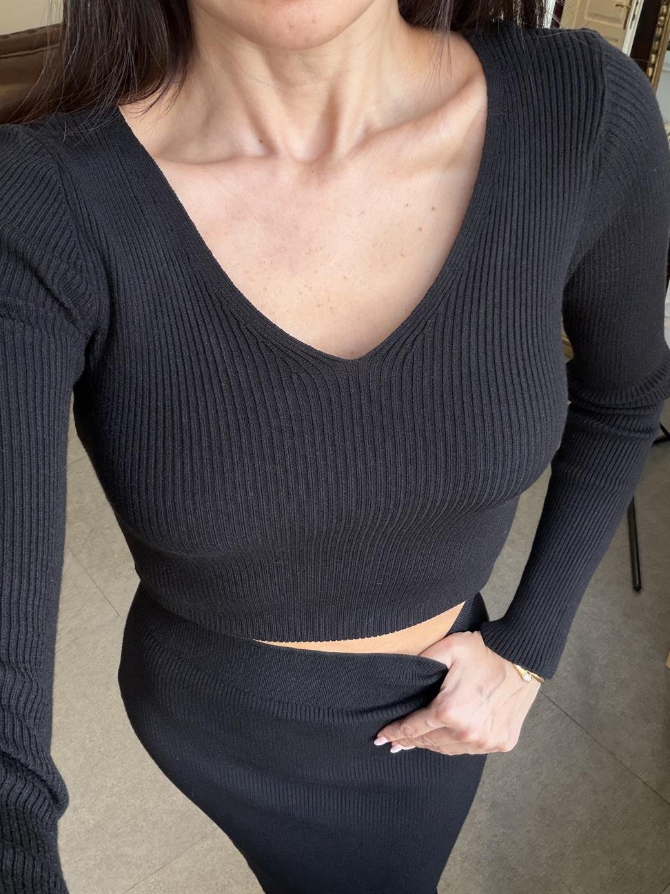 Siyah Fitilli V Yaka Etekli Takım