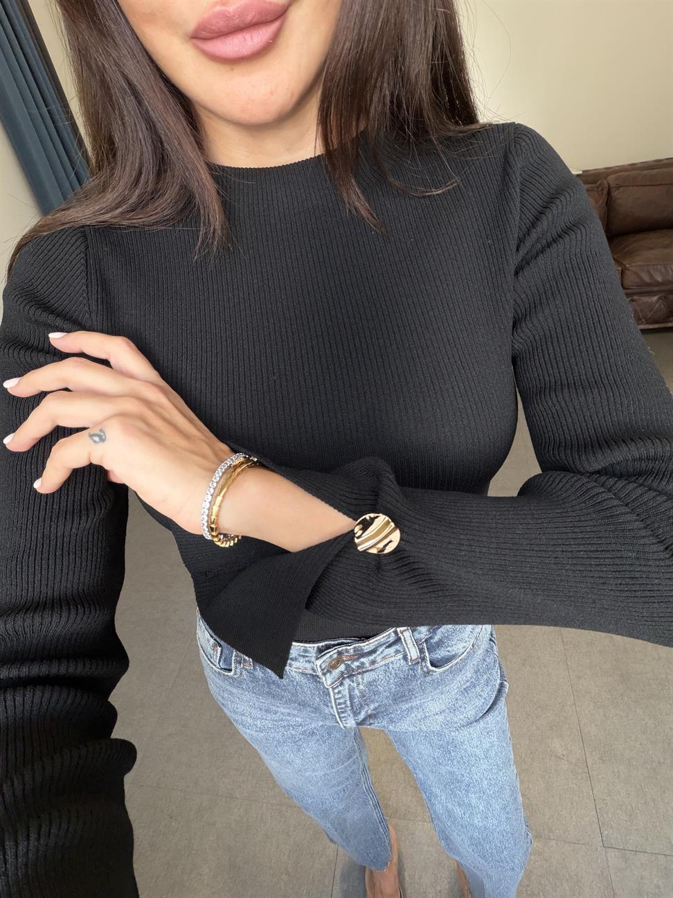 Siyah Fitilli Yırtmaçlı Düğme Detaylı Triko Kazak