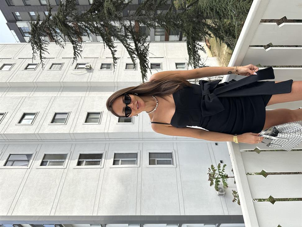 Siyah Fiyonk Detay Drapeli Mini Elbise