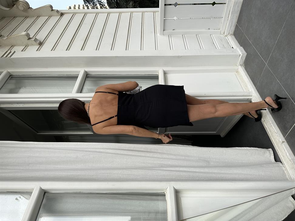 Siyah Fiyonk Detay Drapeli Mini Elbise