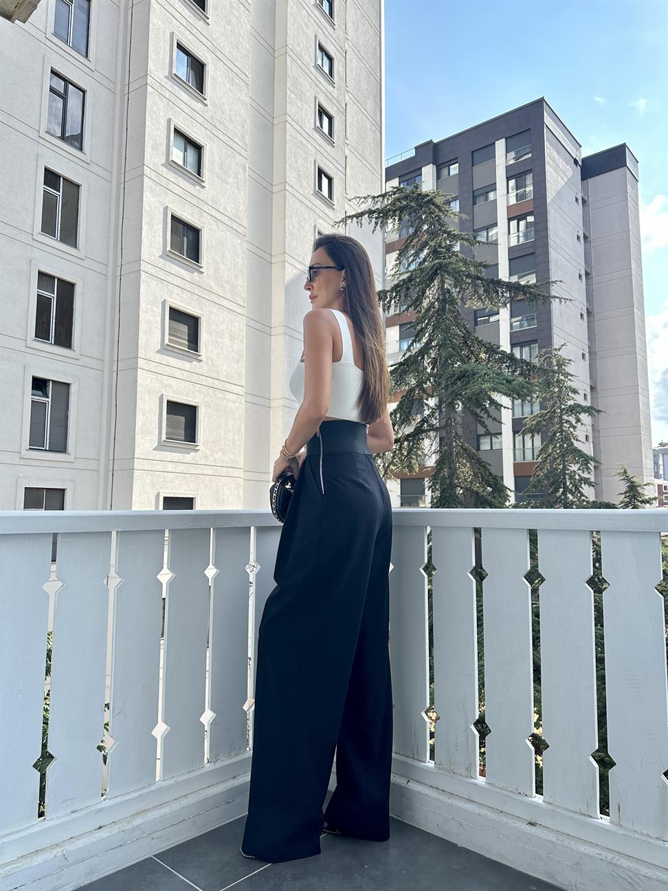 Siyah Geniş Lastik Detaylı Pantolon