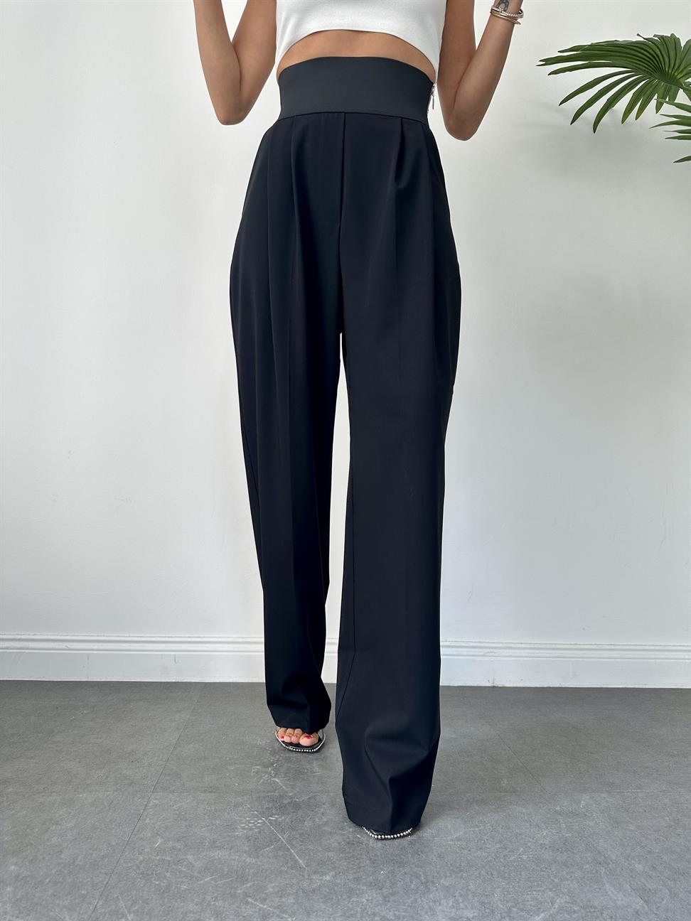 Siyah Geniş Lastik Detaylı Pantolon