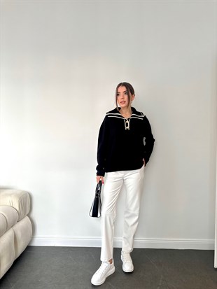 Siyah Geniş Yakalı Kazak