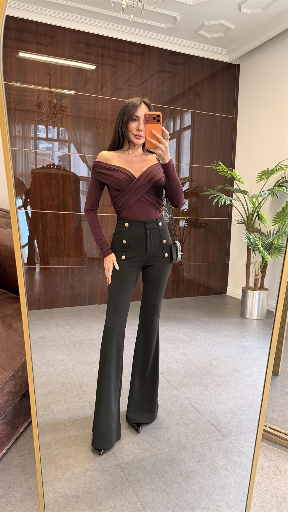 Siyah Gold Düğmeli İspanyol Paça Kumaş Pantolon