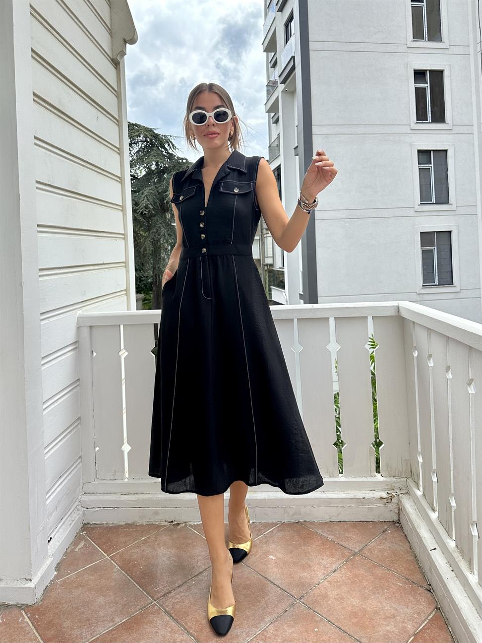 Siyah Gold Düğmeli Kolsuz Elbise