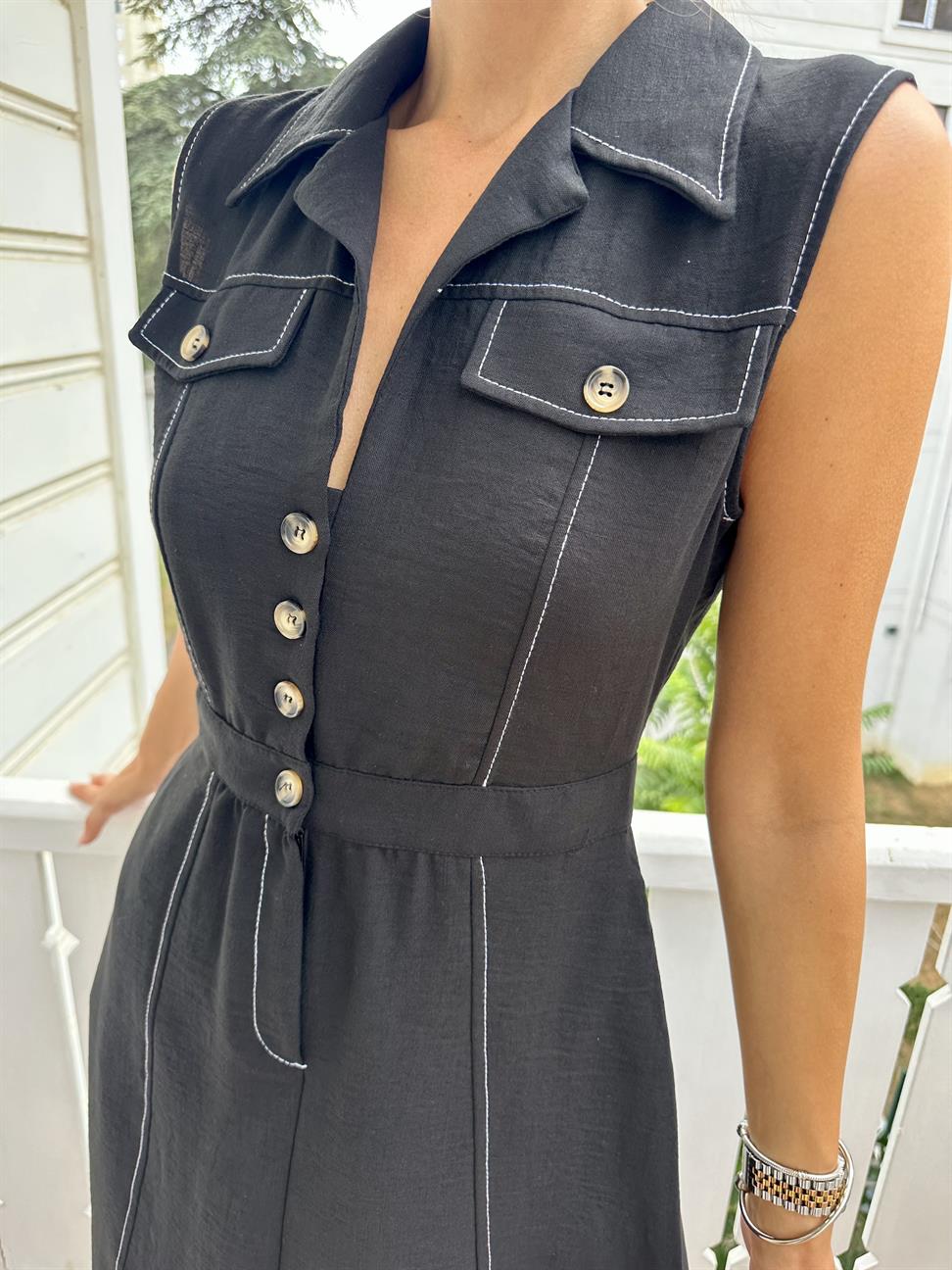 Siyah Gold Düğmeli Kolsuz Elbise