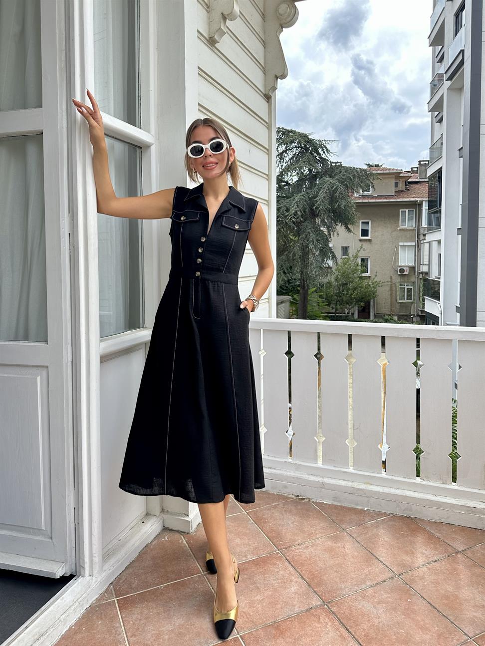 Siyah Gold Düğmeli Kolsuz Elbise