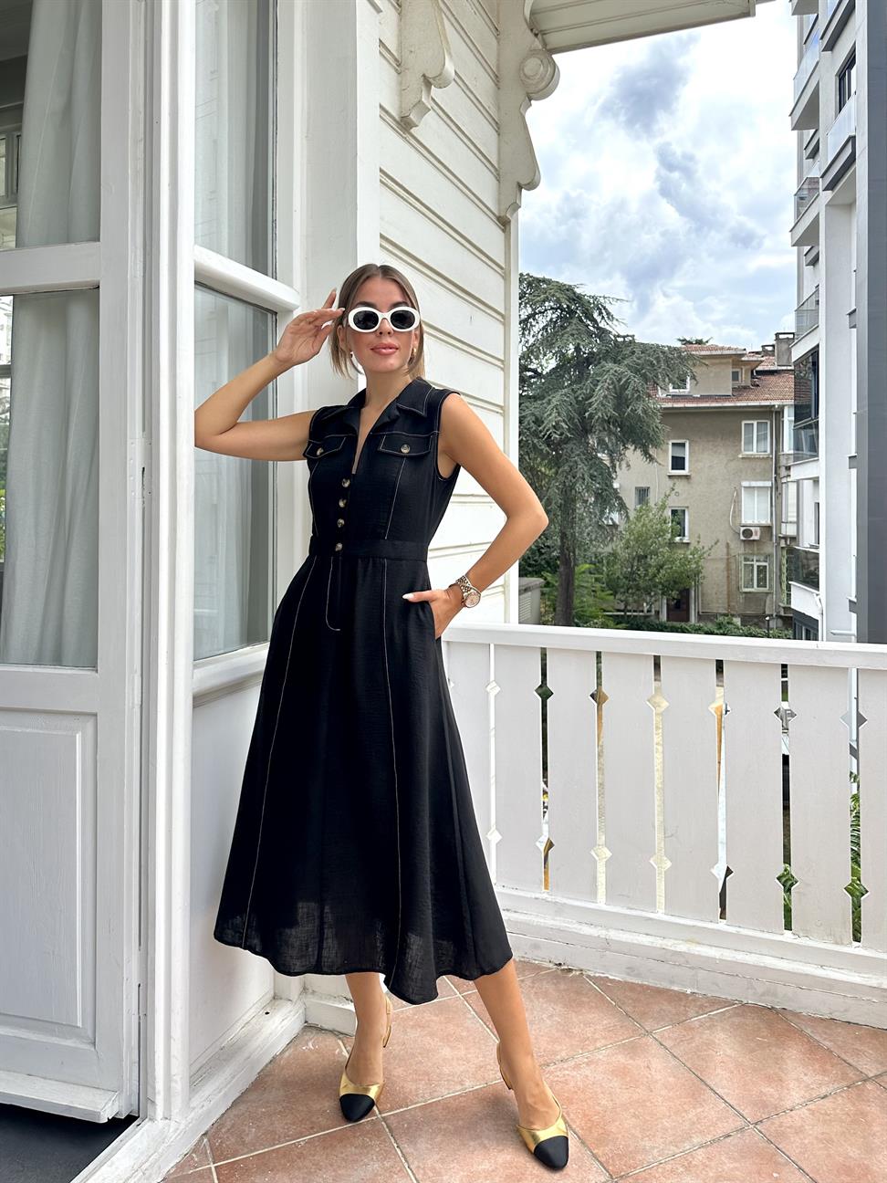 Siyah Gold Düğmeli Kolsuz Elbise