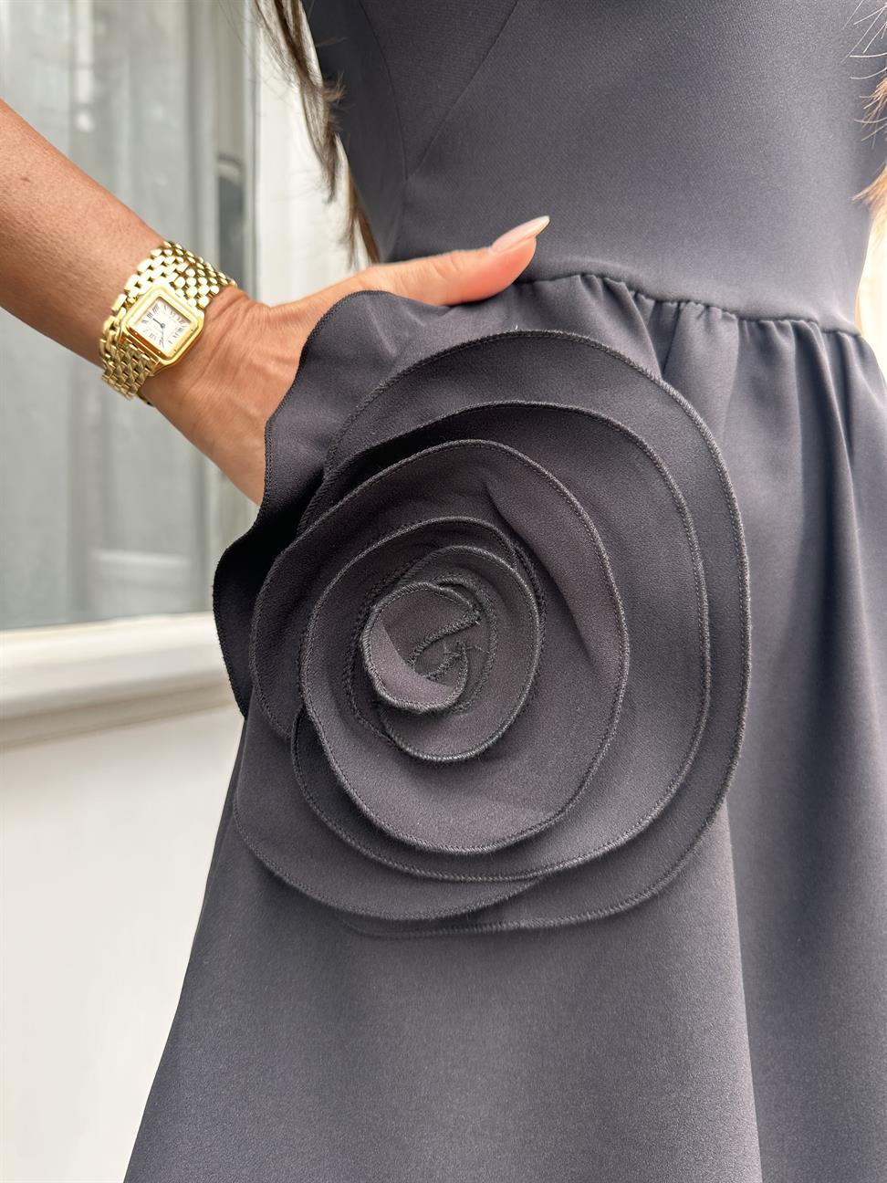 Siyah Gül Detay Elbise