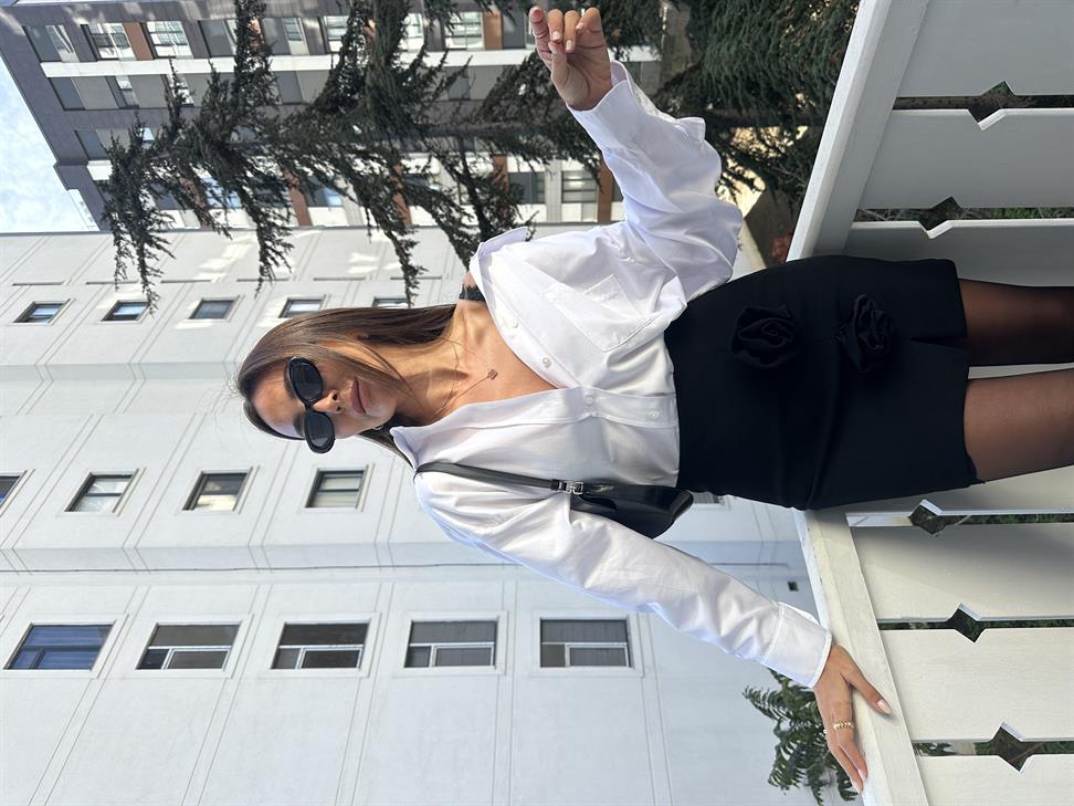 Siyah Gül Detaylı Mini Etek