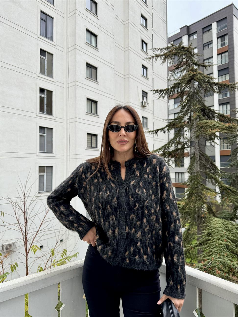 Siyah-Hardal Şardonlu Triko Hırka