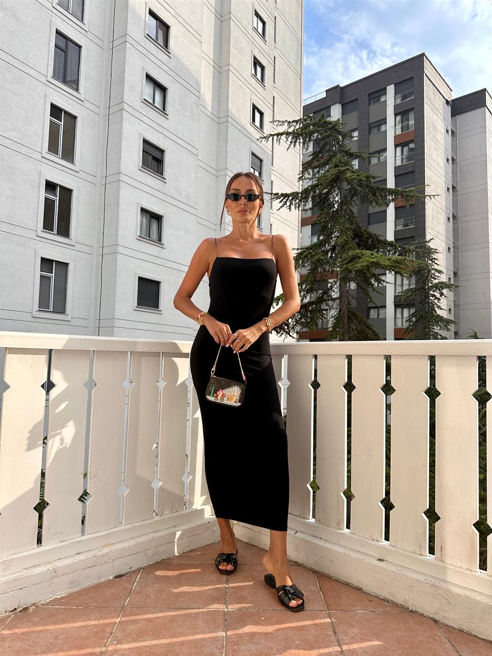 Siyah İnce Askılı Uzun Elbise