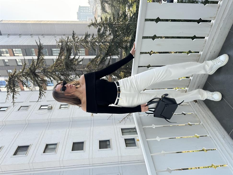 Siyah İnce Doku Kayık Yaka Triko