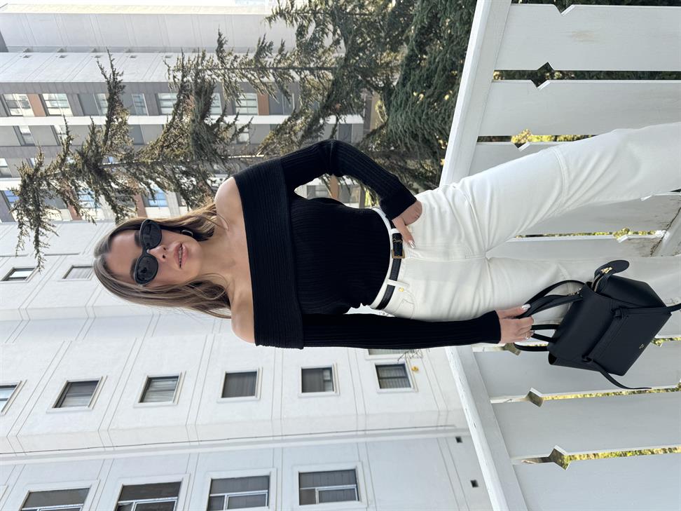 Siyah İnce Doku Kayık Yaka Triko